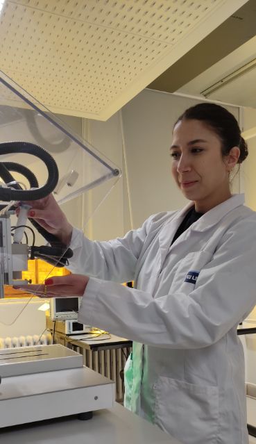 Additive manufacturing of functionally graded ceramic materials 